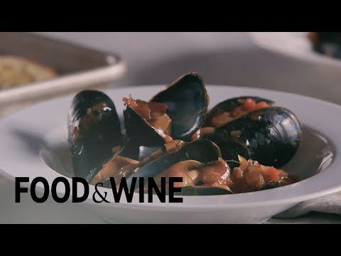 steamed-mussels-with-tomato-and-garlic-broth-|-recipe-|-food-&-wine