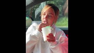 Details Bad Bunny y Gabriela ( En el Bugatti) Instagram News