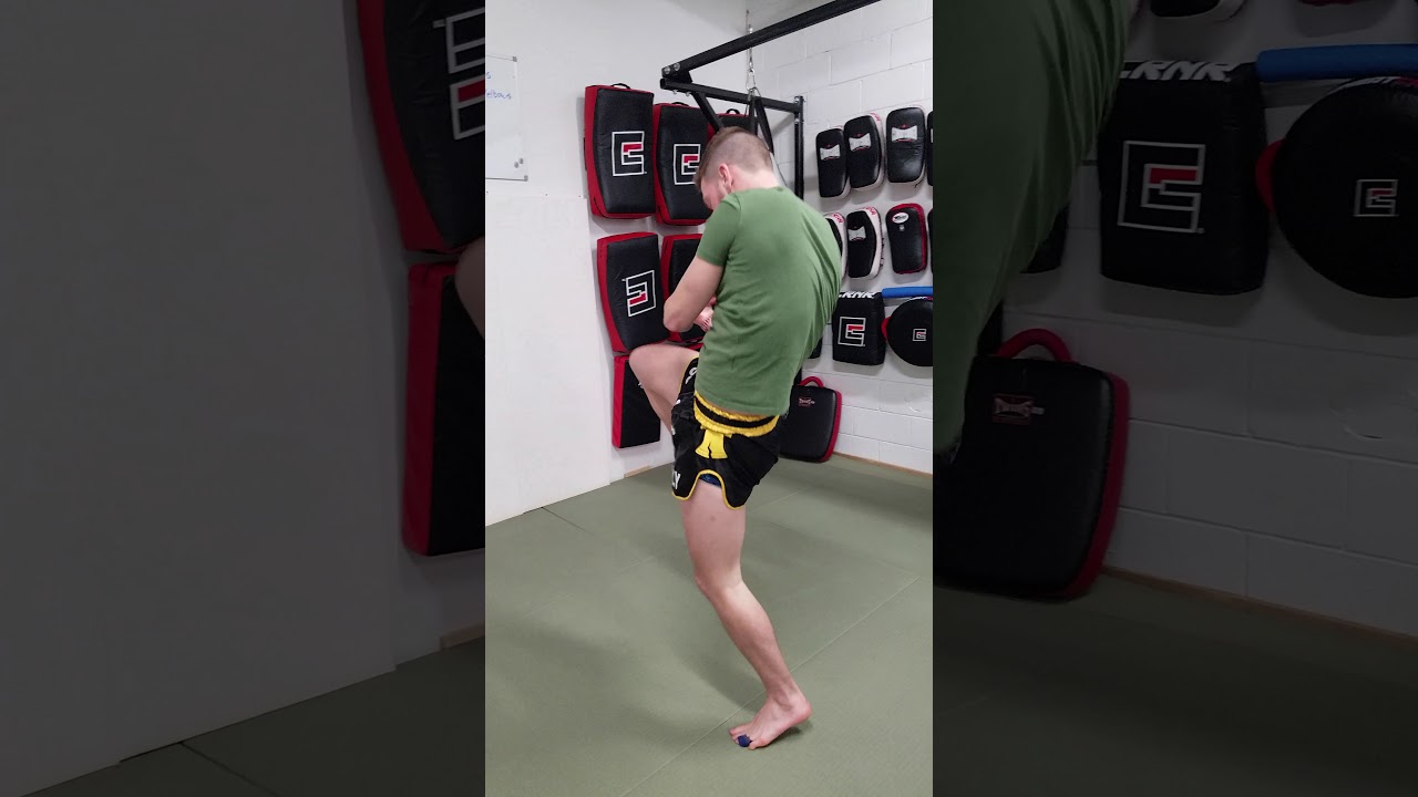 Skip Knees in the air, on the bag and on the wall