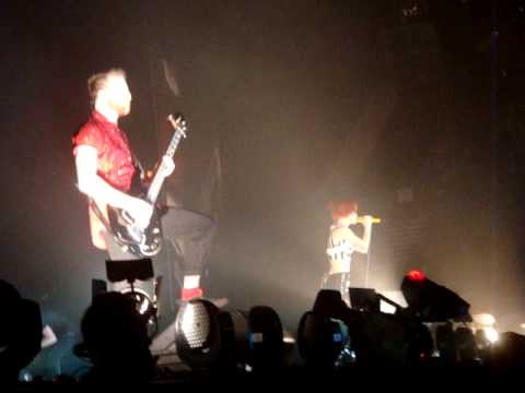 Paramore - Brick By Boring Brick - Wembley Arena London, 28 September 2013