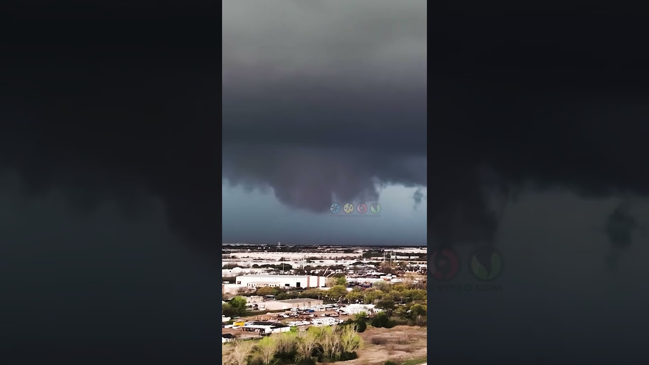 Tornado Warning and Power Flashes threaten Dallas, TX yesterday