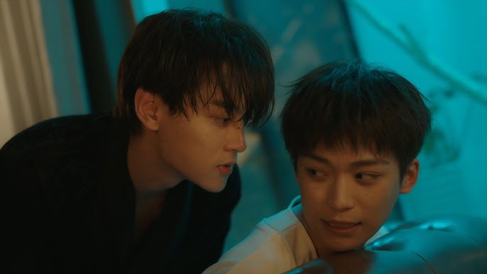 Dostlar mast holda bir-birlarini eshakda sikishadi