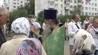 В Лесной прибыла икона с частицей мощей святой Матроны Московской(В Лесной прибыла святыня, которой стремятся поклониться все православные россияне. Икона с частицей мощей..., 2014-08-21T07:29:43.000Z)