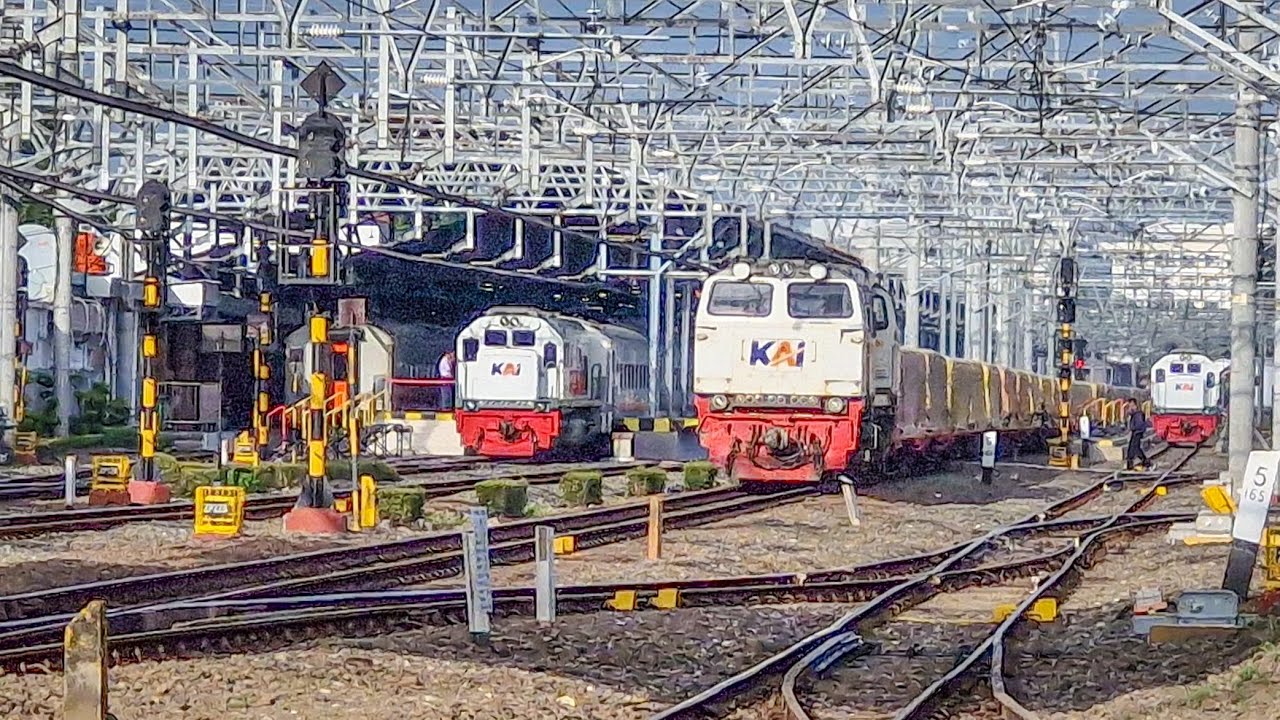 RAMAINYA KERETA PAGI PENUHI STASIUN BESAR DI YOGYAKARTA!! Berburu Kereta Api di Stasiun Lempuyangan