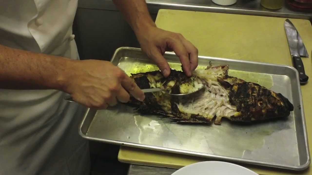 Como Cocinar Pescado Entero en la Parrilla - YouTube