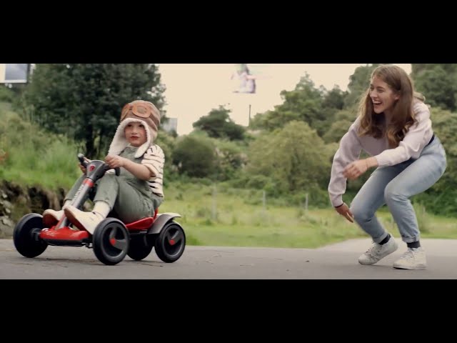 Rollplay Flex Pedal Drifter Go Kart para niños con Ruedas giratorias traseras, función Plegable Que Ahorra Espacio para un fácil Almacenamiento y diseño de avión con hélices Dobles
