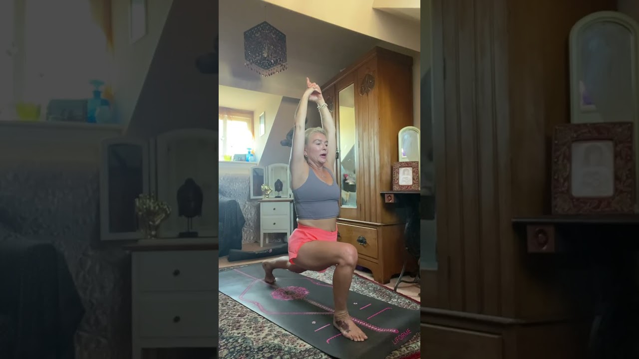 Yoga for strength and balance. Without forgetting to take at least a 5-10 minutes savasana 🙏🏻🥰🧘🏼‍♀️