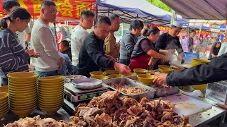 видео: Что едят китайцы на завтрак? Это можно найти на сельском рынке в провинции Хэнань, Китай. картинка: Что едят китайцы на завтрак? Это можно найти на сельском рынке в провинции Хэнань, Китай.