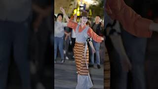 Yuzhu, beautiful Tibetan dancer, graceful Tibetan dance