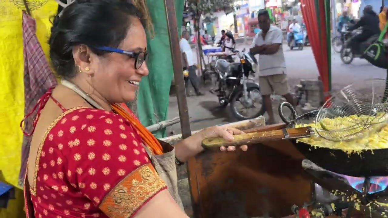 मम्मी च्या हाथावर पडलं तेल 😳😢😢 