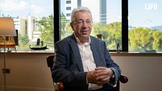 Στρατής Παττακός: «Ζούμε σε μια κοινωνία που έχει ξεχάσει να γελά»