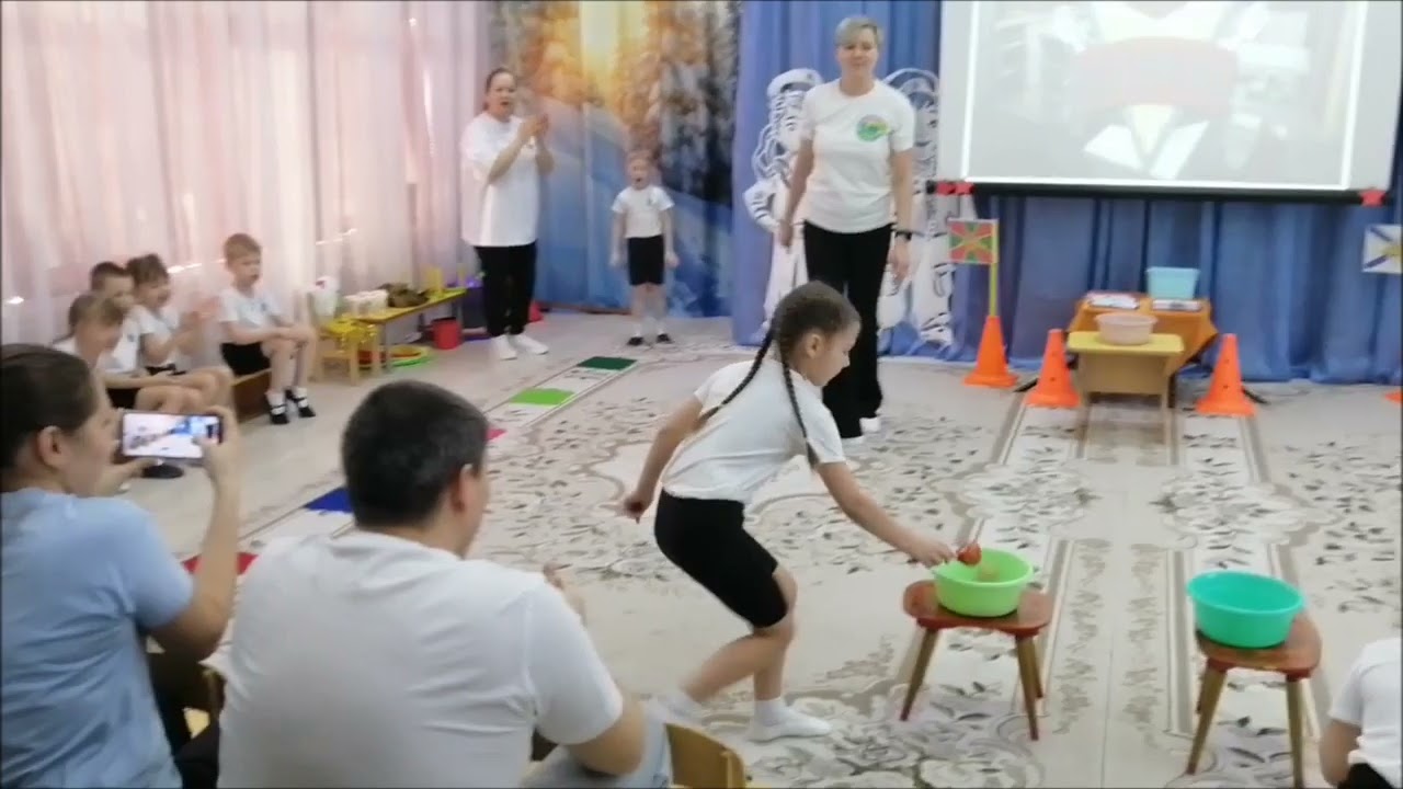 Спортивный праздник к 23 февраля в подготовительных группах "Волшебники" и "Росток".