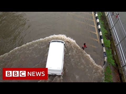 Jakarta floods: Thousands of people evacuated  – BBC News