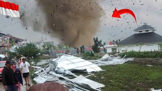 Disaster destroyed hundreds of homes in West Java, Indonesia today! Tornado hits South Tambun Bekasi