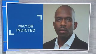 South Fulton mayor indicted on criminal trespass charge