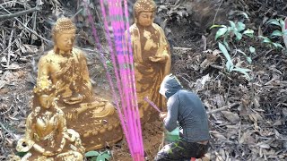 Australian gold prospectors unearth three different golden Buddhas