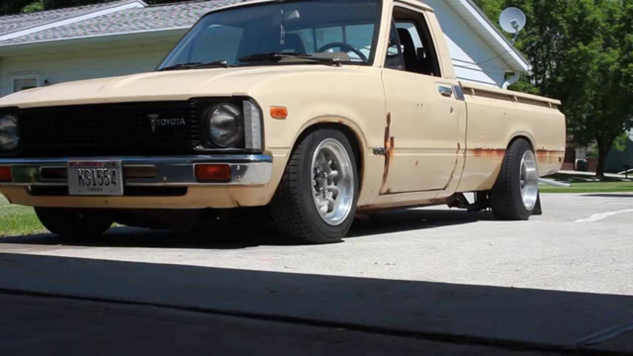 Stanced 81 Toyota Pickup Hilux No Exhaust Cold Start Idle Youtube