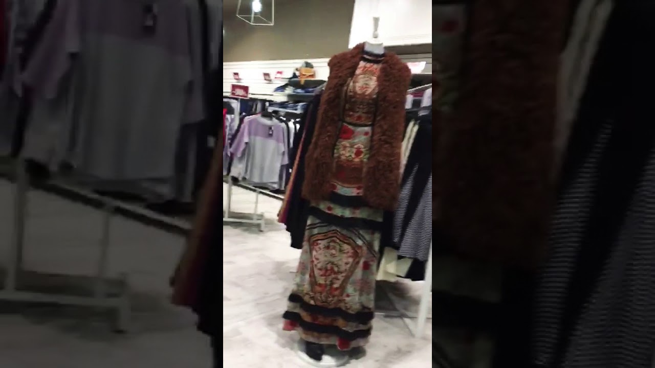 SIGNORA SCLERA E SVIENE AL NEGOZIO SILVIAN HEACH PER UN ABITO rissa.