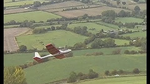 Lidl XL pitcheron glider at Bratton Camp in light winds