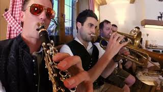 Sweet Child O' Mine by The Heimatdamisch  (semi live)
