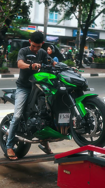 #Z1000 #sugomi Green Beast Arrived!!! #jajanlucu #layzmotor