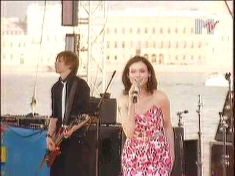 Sophie Ellis-Bextor - Groovejet (If This Ain't Love) (live)