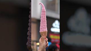 Strawberry vanilla 40cm ice cream that you can taste in Myeongdong, Korea #ice cream #delicious