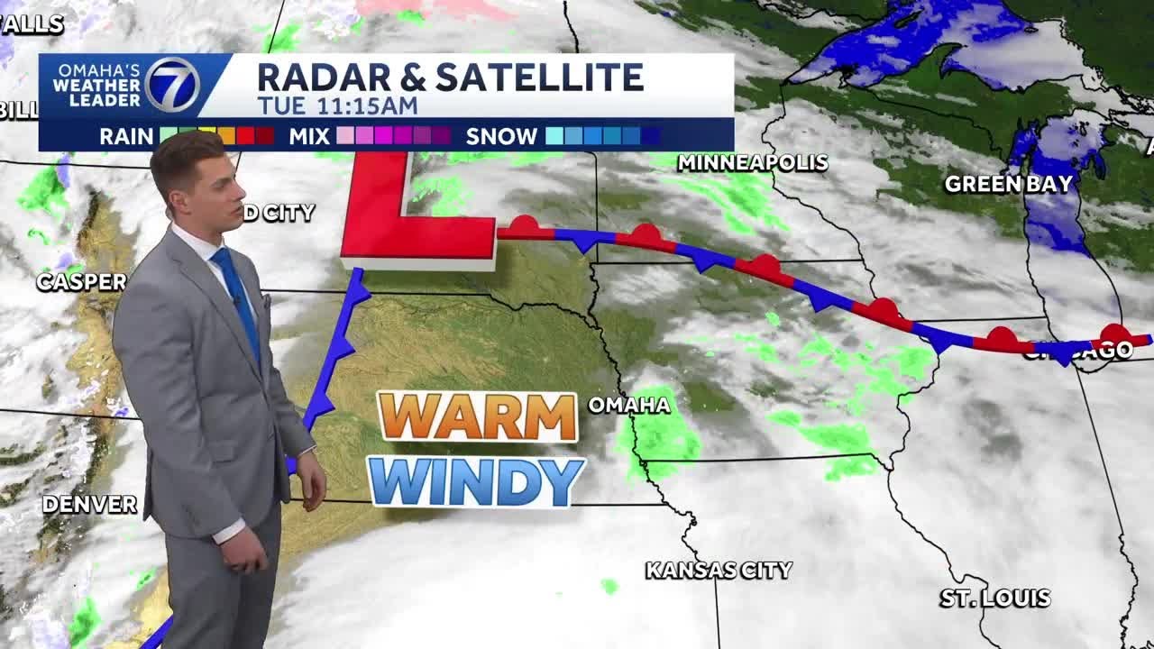 Warm and windy today, snow chance on Thursday - YouTube