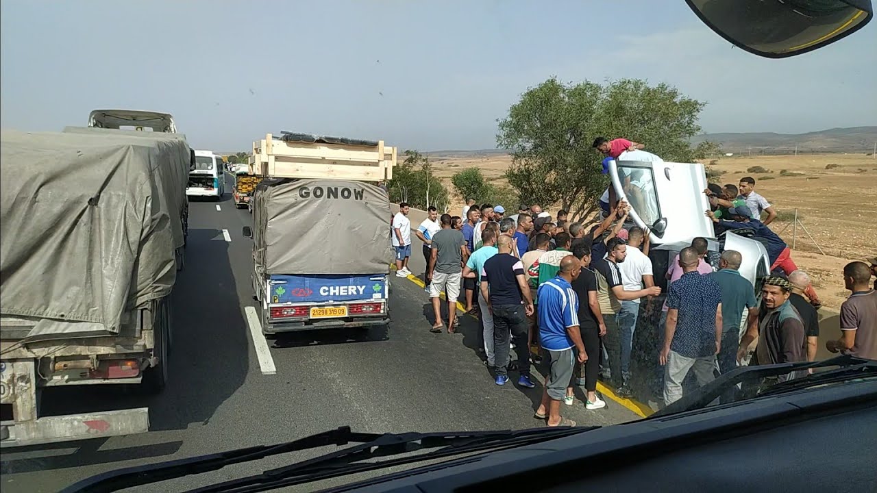 حادث مرور الان في طريق السيار شرق غرب معسكر😪