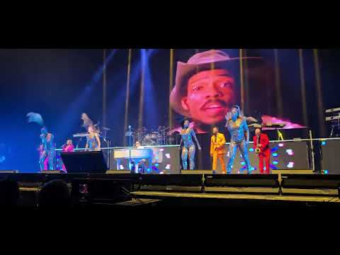 Charlie Wilson - You Dropped A Bomb On Me (2025 Concert Performance)
