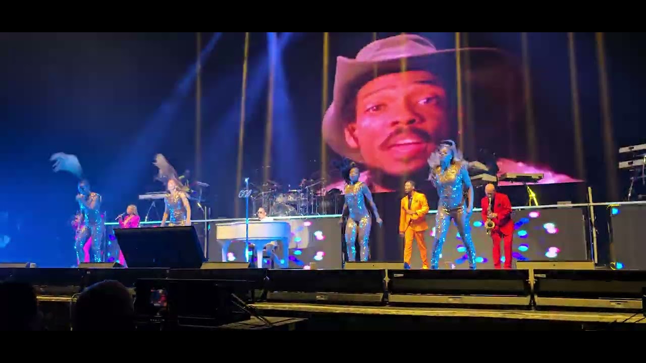 Charlie Wilson - You Dropped A Bomb On Me (2025 Concert Performance)