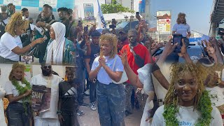 Wow 🤩 Watch Wendy Shay Bless Market Women in Kasoa — 5K for Each After Her Visit to Wieja Chiefs