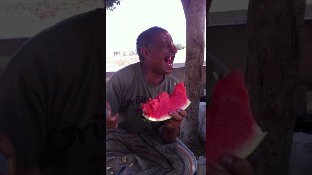 الضحك حتى الموت علا هاذا الرجل الذي ياكل الجبس 😅😅😅😅 YouTube