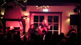 Elrieke & Friends - Love The One You're With