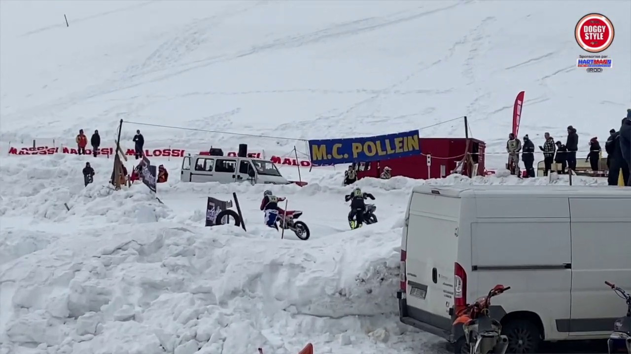 course moto cross sur neige Honda crf