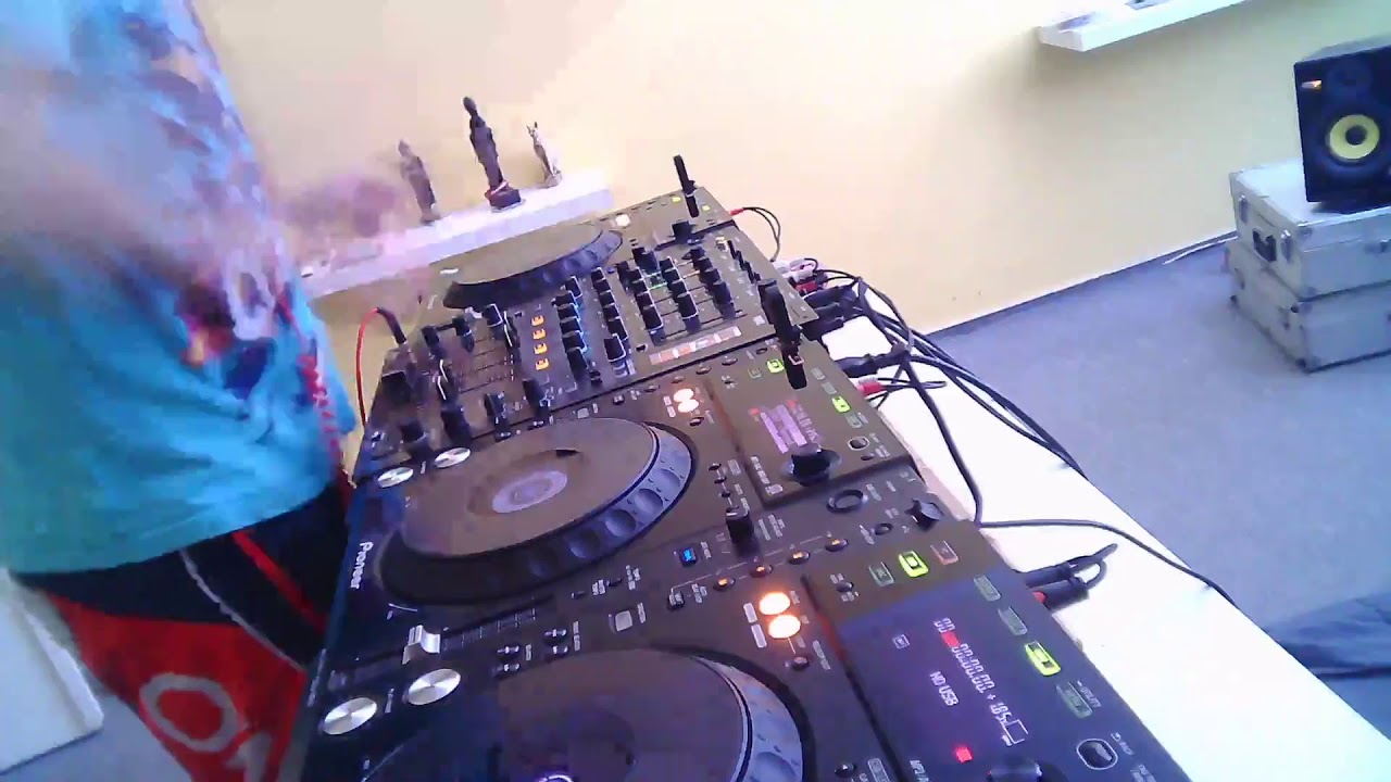 Drum and Bass Breakbeat House živé vysílání DJLAHIRE YouTube