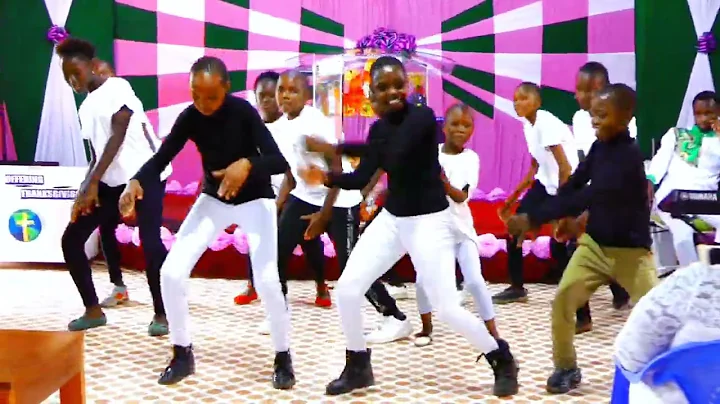 Bahati & DK Kwenye Beat_-_FANYA MAMBO (Official Dance Video)