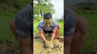 【神ハック】サバイバルで顔ニキビだらけを泥で賢く治す方法!