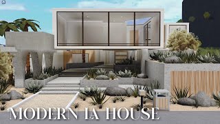 Bloxburg: MODERN BEACH LA HOUSE🐚 | Speedbuild | PART 1