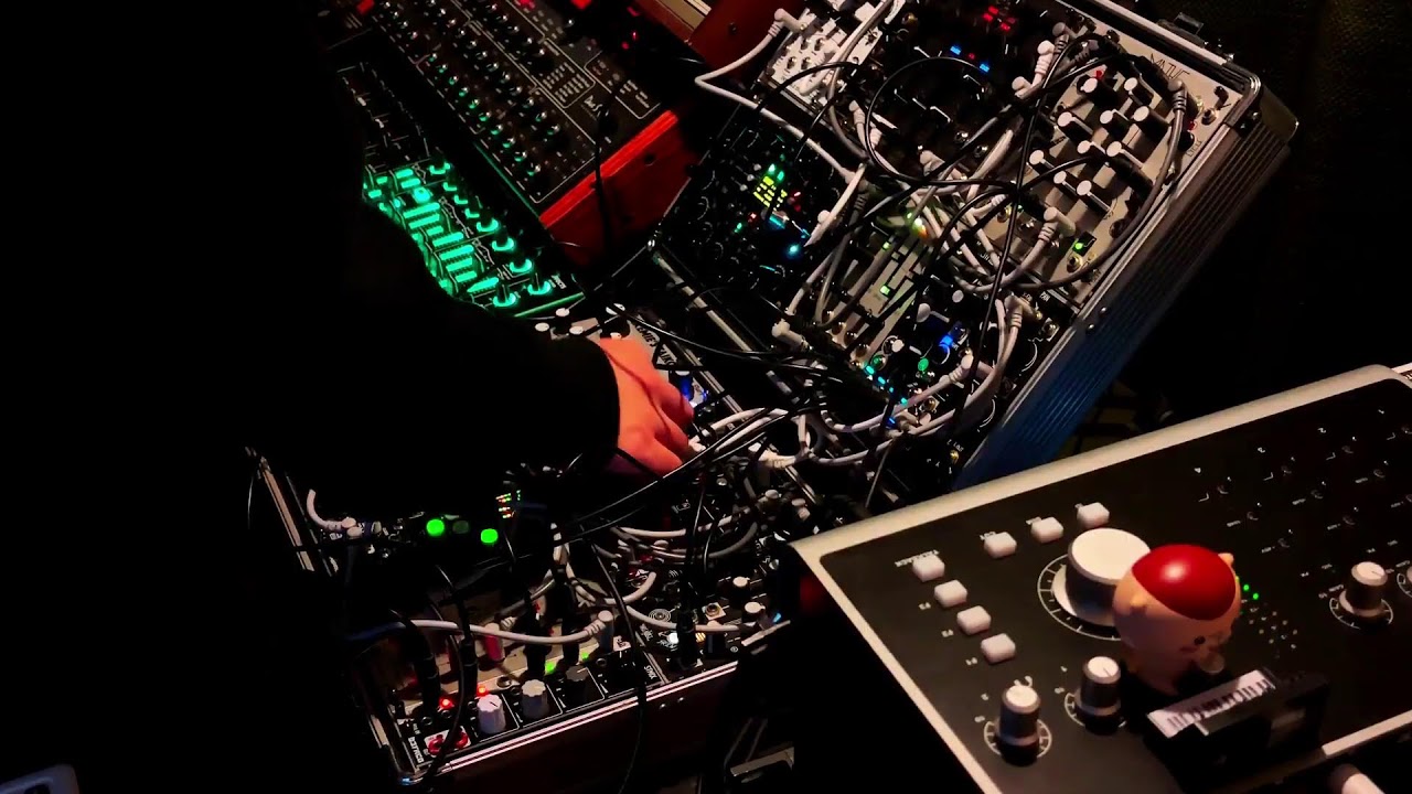 Modular Live Jam | Abstract Techno / Ambient Improvisation - YouTube
