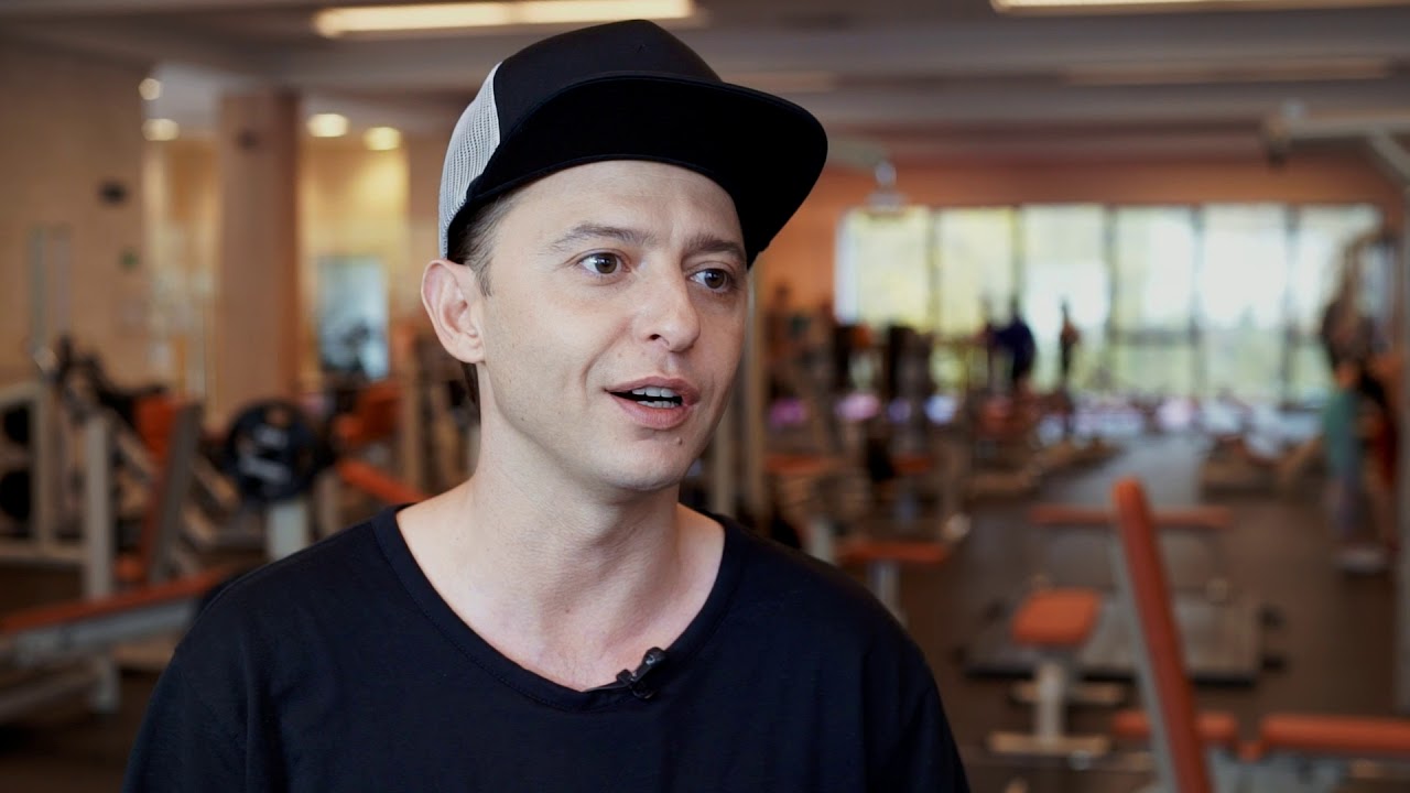 Роман Билык, солист группы "Звери", о фитнес клубе "La Salute" - YouTube