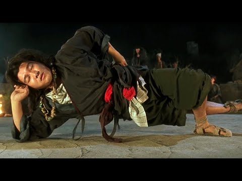 المقاتل جيت لي بيكتشف فن قتالى خطير عن طريق النوم على راسه لمدة 12 سنه ودماغه بتبقا انشف م الحديد 