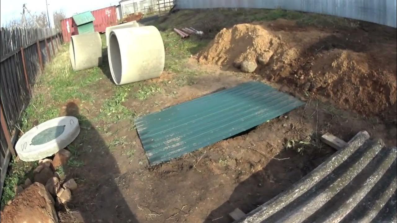 Колодец для воды. Скобирование колец колодца. Колода для воды. Стоит вода в кольцах. Дренажный колодец для септика.