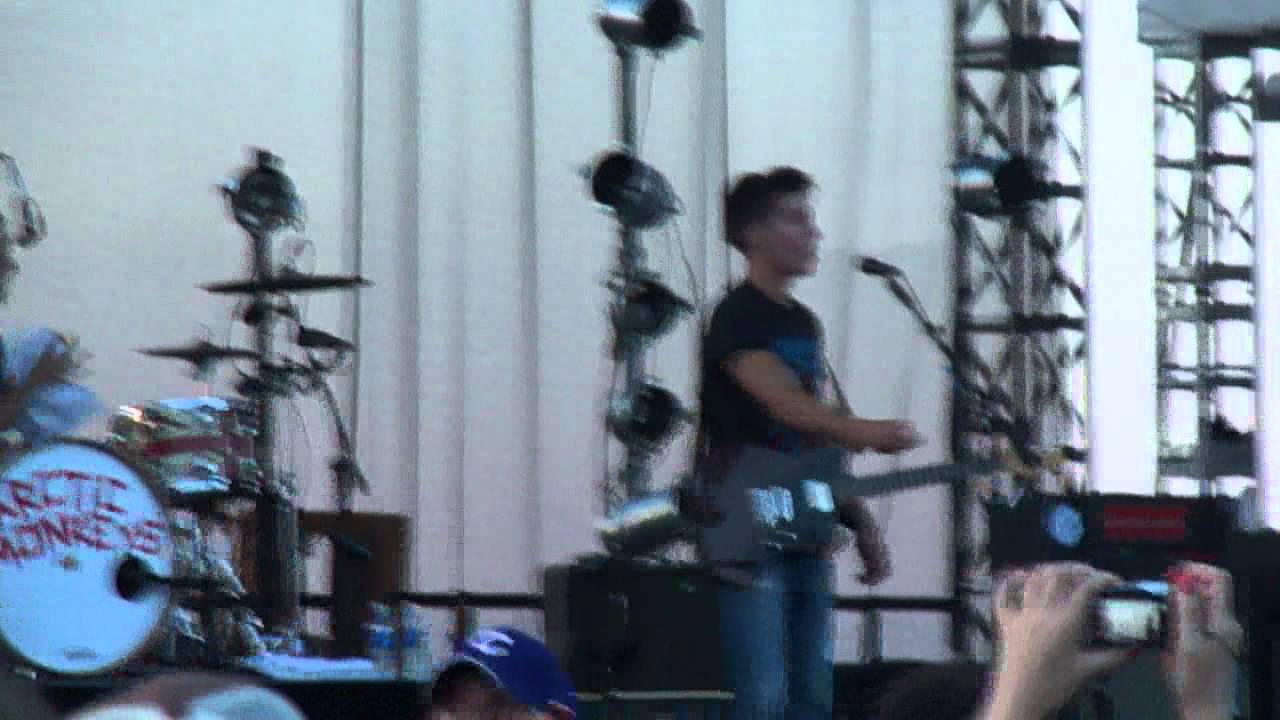 Arctic Monkeys - The View From The Afternoon & I Bet You Look Good On The Dancefloor