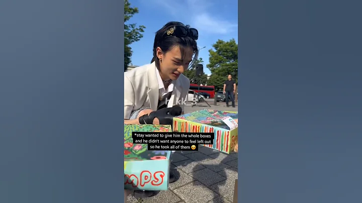 the way he took all the boxes so no one feels left out has my whole heart 🥹 #hyunjin #straykids