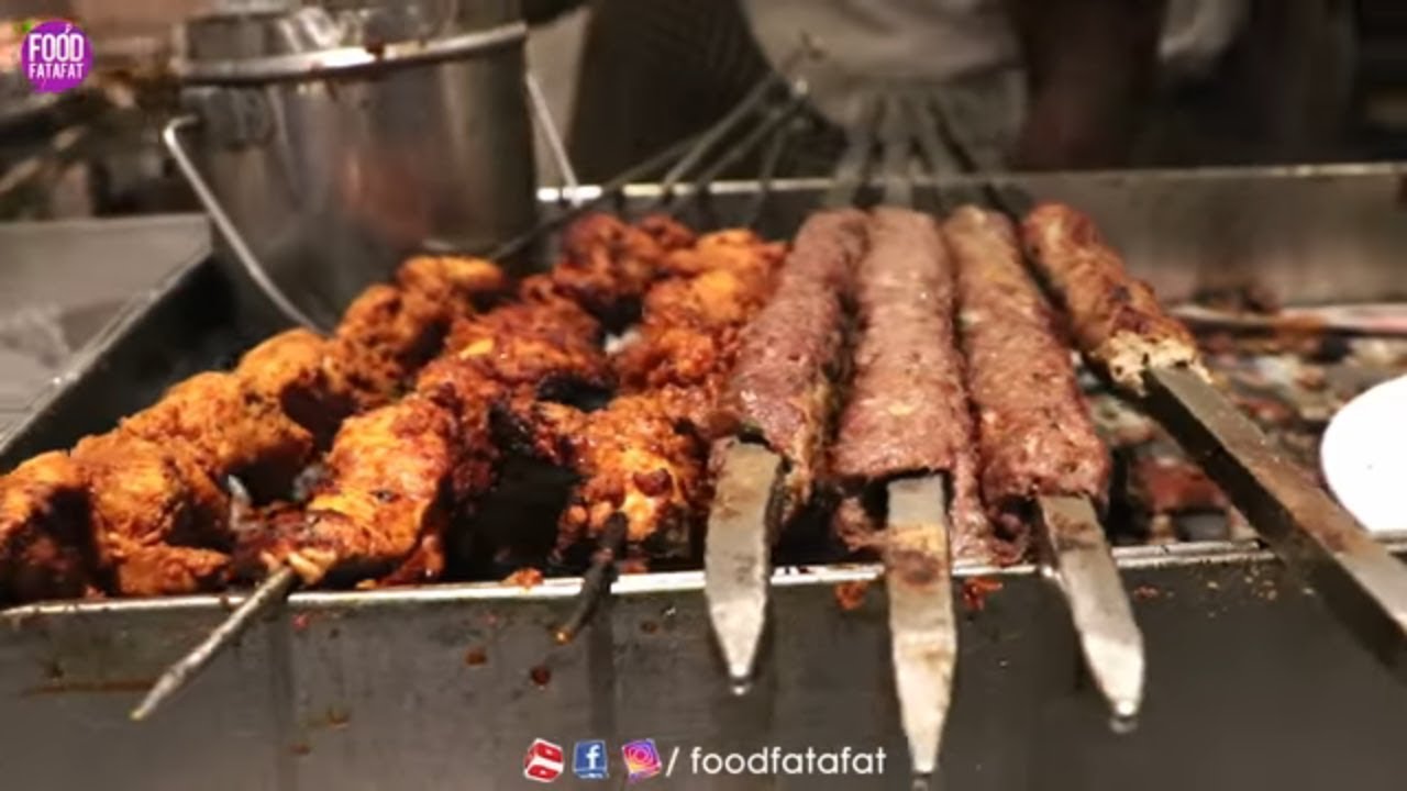 Mutton Bhuna, Chicken Tikka | Late night Street Food at Bademiya Mumbai | Indian Street Food | Food Fatafat