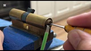 картинка: Вскрытие цилиндра Kale 10 пинов. Kale picked 10 pins. #lockpicking #locksmith #locksport