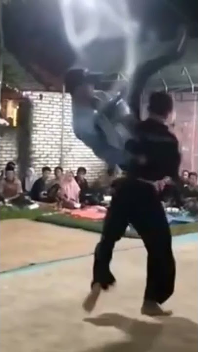 hiburan preman vs pencak silat duel