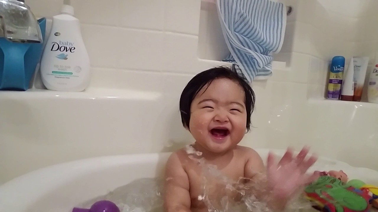 Emmajungyerin Bath Time With Mommy 7 14 17 Youtube