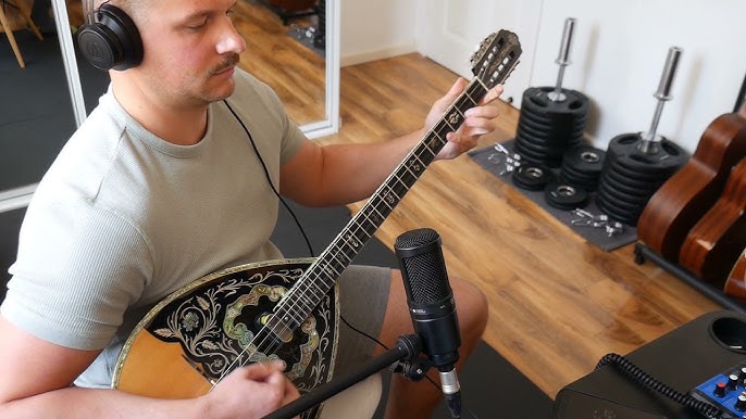 Qizil ichki kiyimdagi Vuku ru qiz Porno busty talaba